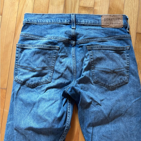 Classic Blue Denim Jeans Loose Fit - Picture 4 of 6